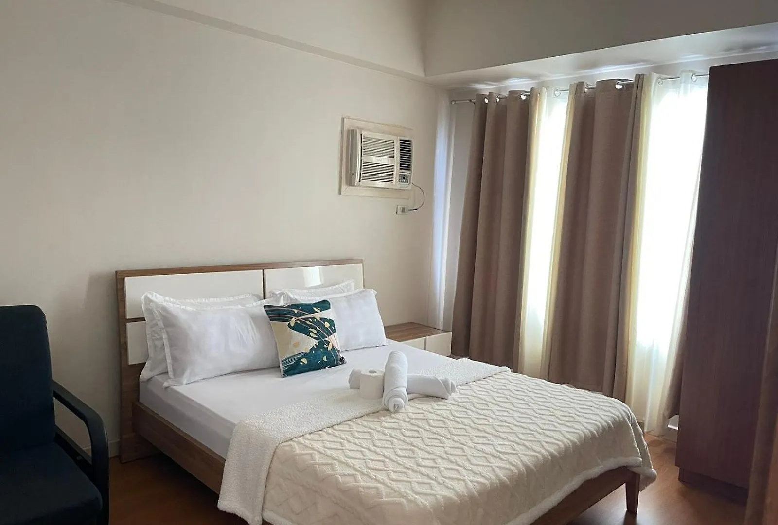 8 Adriatico 1 Bedroom Condo Unit Manila